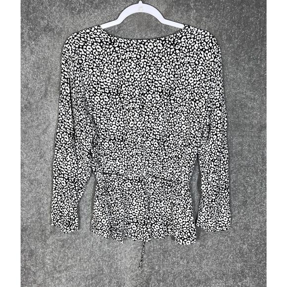 Old Navy Faux Wrap Top Womens Size Large Black White Animal Print Long Sleeve - Picture 2 of 8